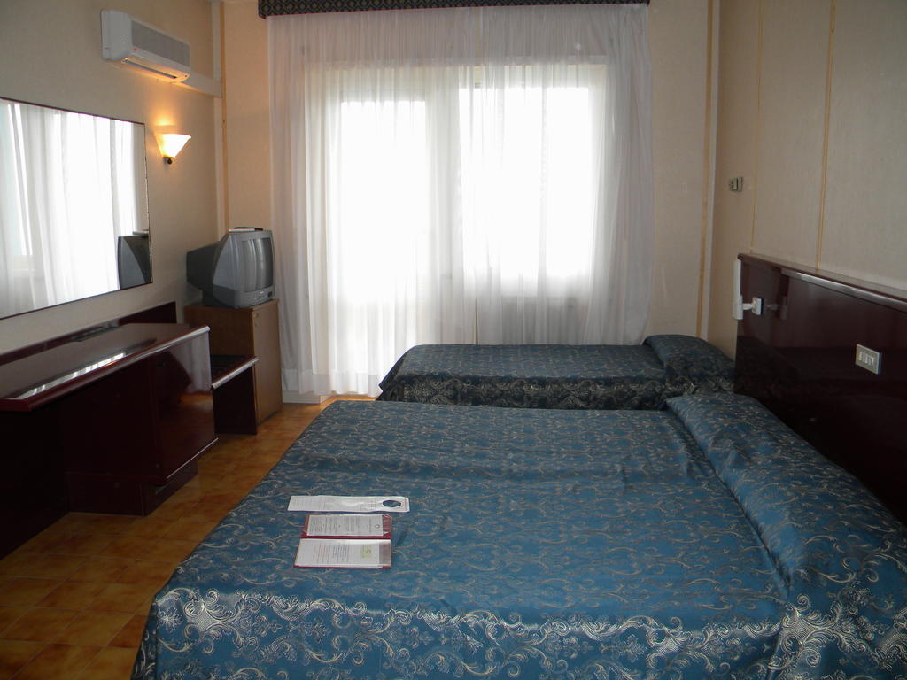 Grand Hotel Dei Cesari Dependance Anzio Quarto foto